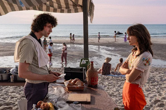 Sessa et Emilia Jones lors d'un clambake à Tony.