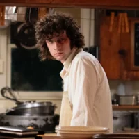 Avant d&rsquo;être Anthony Bourdain, il était un « jeune voyou, qui avait cruellement besoin d&rsquo;un bon coup de pied dans le cul ».