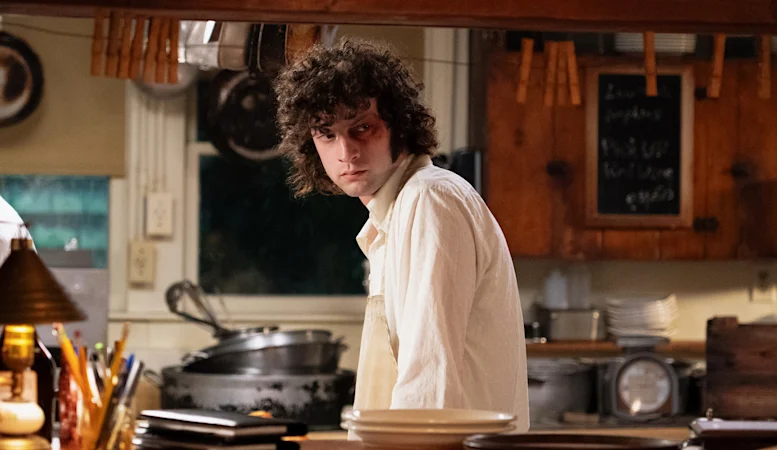 Avant d'être Anthony Bourdain, il était un "jeune voyou, qui avait cruellement besoin d'un bon coup de pied dans le cul".
