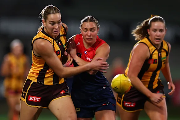 Carter dit que les salaires de l'AFLW sont un fardeau pour la concurrence. 