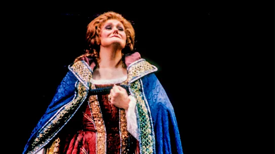 Dame Joan Sutherland dans le rôle de Leonora lors de la répétition générale finale avant la production du Metropolitan Opera/Fabrizio Melano de « Il Trovatore » de Giuseppe Verdi, Metropolitan Opera House, Lincoln Center, New York, New York, 9 novembre 1987.