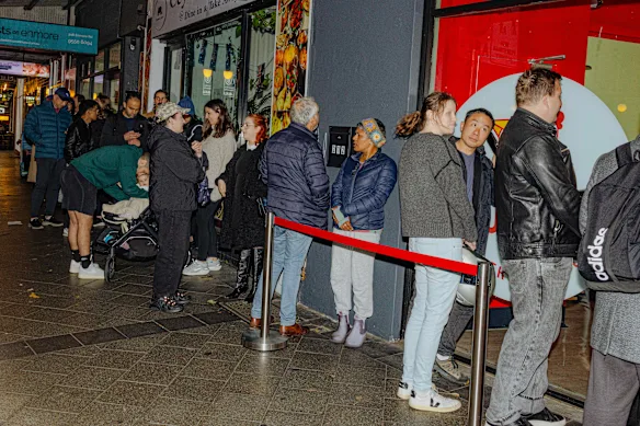Des clients faisaient la queue pour du poulet frit à Sydney le mois dernier.