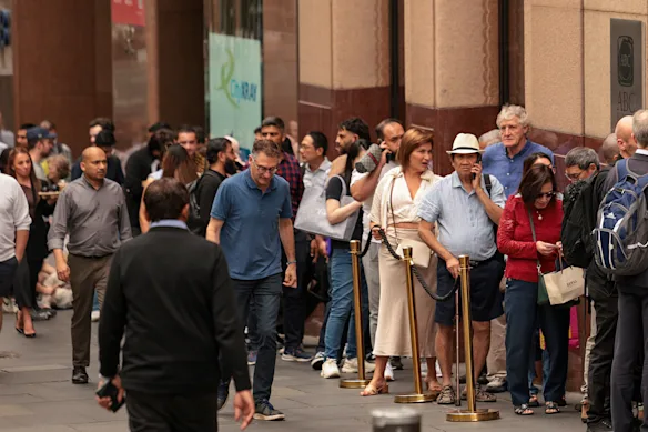 De longues files d'attente devant ABC Bullion sur Martin Place à Sydney en octobre de l'année dernière, dans un contexte de flambée des prix de l'or.