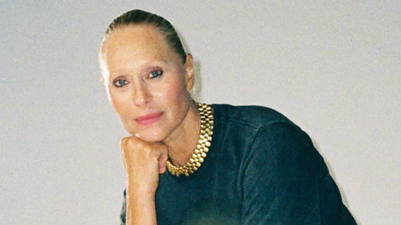 Mode Kate Bell : les créateurs préférés du mannequin, les incontournables de la garde-robe et l'évolution du style à 58 ans
