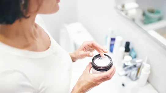 Les femmes votent avec leur portefeuille contre les produits qui vantent « l’anti-âge ».