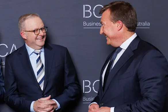 Le Premier ministre Anthony Albanese avec le directeur général du Business Council of Australia, Bran Black.