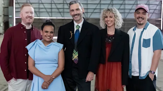 L'artiste portraitiste de l'année accueille Luke McGregor et Miranda Tapsell, avec les juges Robert Wellington, Bree Pickering et Abdul Abdullah. 