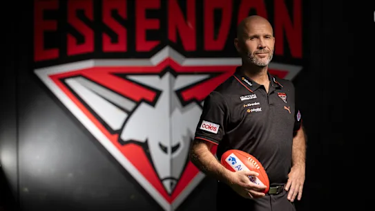 Mark McVeigh est le nouvel entraîneur d'Essendon.