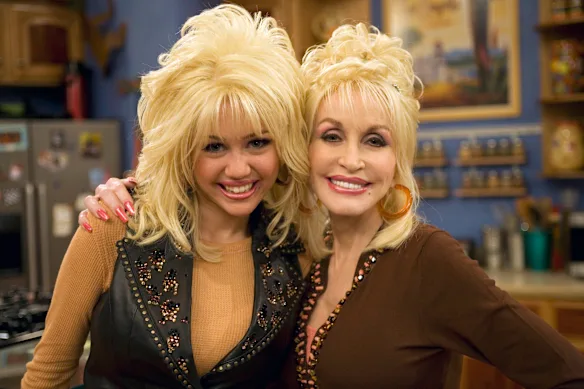 Cyrus et Parton sur le tournage d'Hannah Montana.