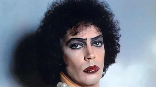Tim Curry a retenu l'attention dans le rôle du savant fou Dr Frank N. Furter dans la comédie musicale culte et bizarre The Rocky Horror Picture Show.