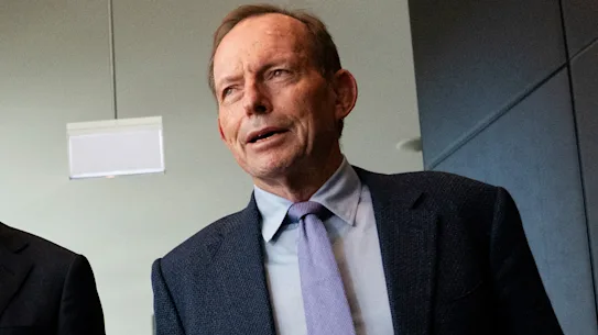 Le chef du Parti libéral Angus Taylor avec l'ancien premier ministre et président fédéral du Parti libéral Tony Abbott.