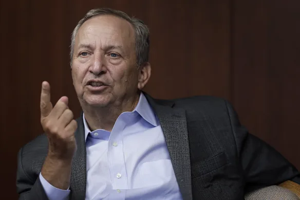 L’ancien secrétaire au Trésor américain, Lawrence « Larry » Summers, a critiqué Acemoglu.