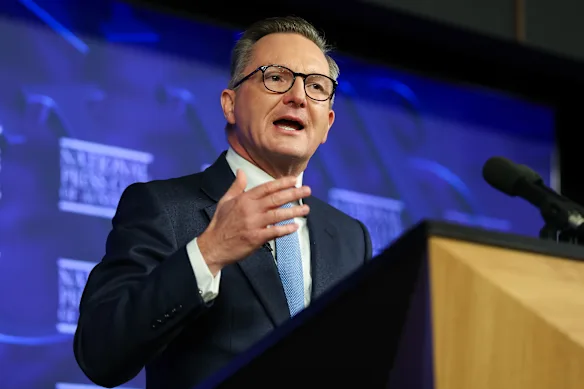 Le ministre de l'Energie, Chris Bowen, a déclaré que toute affirmation selon laquelle les combustibles fossiles pourraient alimenter les centres de données à moindre coût que les énergies renouvelables nécessiterait des preuves substantielles.