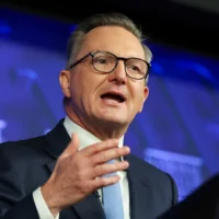 Les centres de données doivent prouver que les combustibles fossiles peuvent fournir de l’électricité à moindre coût que les énergies renouvelables