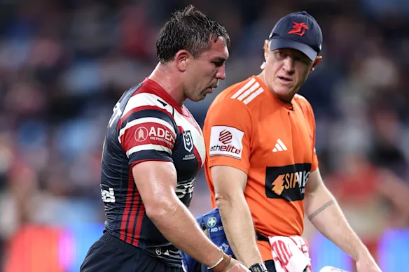 Reece Robson quitte le terrain dans la dernière minute.