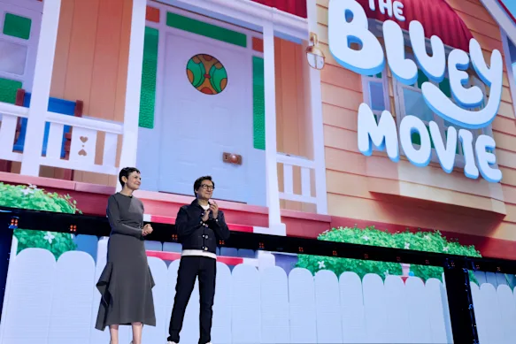 Ginnifer Goodwin et Ke Huy Quan dévoilent The Bluey Movie à J23.