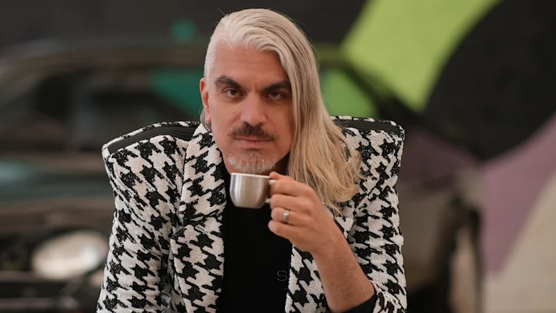 Danny Estrin : le chanteur de Voyager parle de son diagnostic de cancer en phase terminale, de sa vie après l'Eurovision et de sa nouvelle émission télévisée Precious Metal