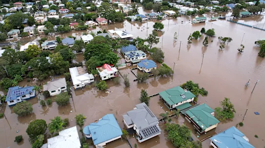 Maisons à Lismore, dans le nord de la Nouvelle-Galles du Sud, entourées par les eaux de crue en mars.