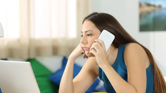 Cela peut être désagréable pour certains, mais décrocher le téléphone peut être le meilleur moyen de régler un problème au travail.