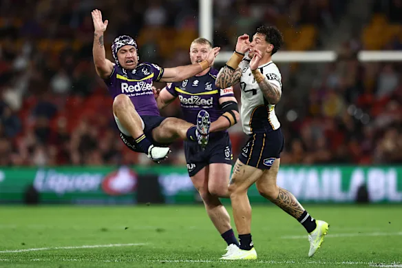 Une poussée de Jordan Riki sur Jahrome Hughes semblait caractériser les frustrations de Brisbane.