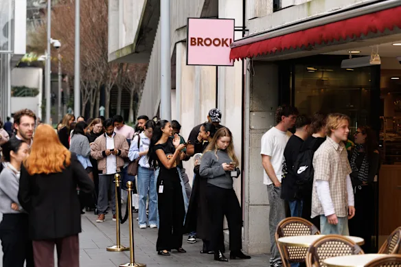 Des files d'attente se préparent pour Brooki Bakehouse à Barangaroo à Sydney cette semaine.