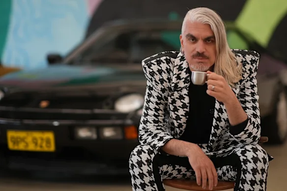 Danny Estrin avec une Porsche 928 dans Precious Metal : A Love Story.