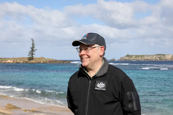 Le ministre de l'Environnement, Murray Watt, sur l'île Norfolk pour ouvrir l'examen des parcs marins.