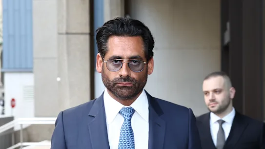 Jon Adgemis arrive jeudi au tribunal de Sydney.
