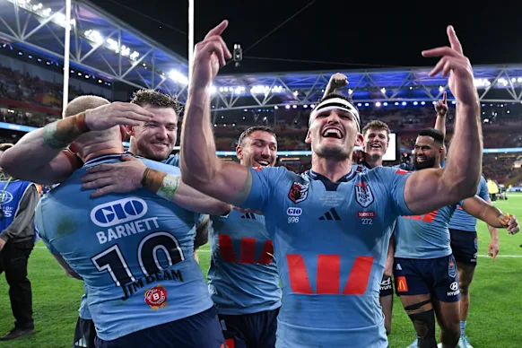 Nathan Cleary et les Blues célèbrent à temps plein après avoir remporté le troisième match et la série.