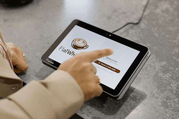 Verifone déploie de nouveaux terminaux de paiement qui vous permettent de payer via la reconnaissance faciale ou la détection des veines palmaires.