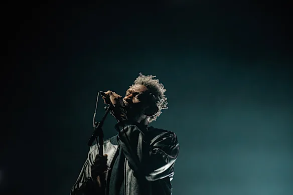 Grant Marshall de Massive Attack se produit sur scène à Melbourne.