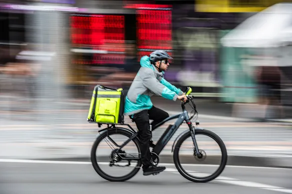 Les chauffeurs-livreurs de nourriture d’Uber Eats et de DoorDash ont obtenu un accord de salaire minimum.