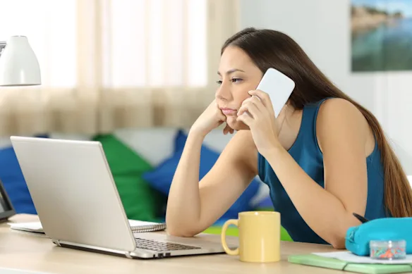 Cela peut être désagréable pour certains, mais décrocher le téléphone peut être le meilleur moyen de régler un problème au travail.