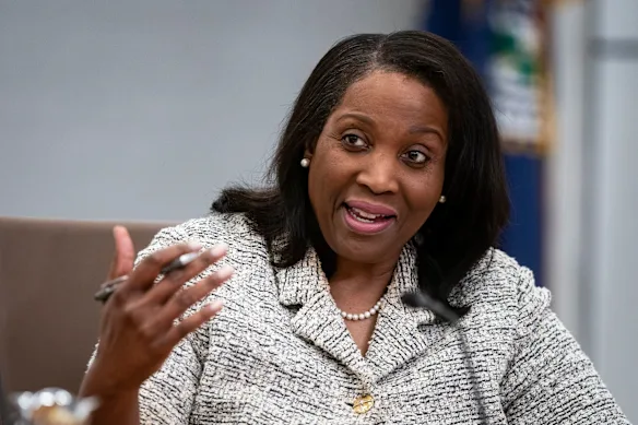 Trump a renouvelé ses efforts pour licencier la gouverneure de la Réserve fédérale, Lisa Cook.