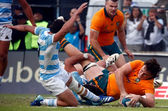 Tom Hooper centre pour un essai crucial pour les Wallabies.