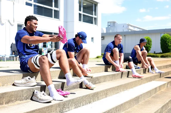 Miles Amatosero et ses compatriotes Wallabies se préparent pour l'entraînement à Kobe.