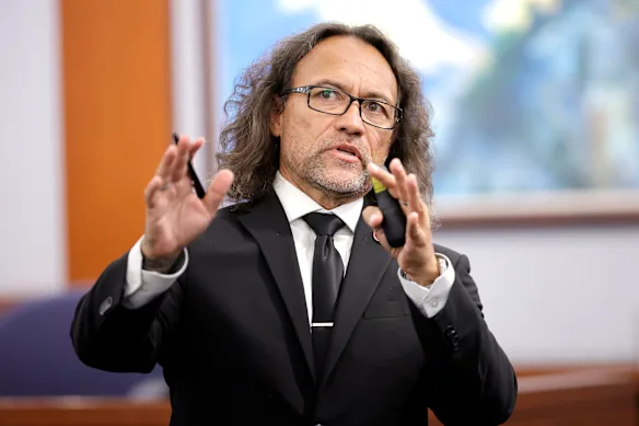 L'avocat de la défense Michael Sanft présente ses conclusions finales. 
