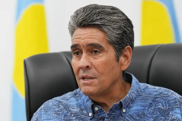 Le président des Palaos, Surangel Whipps Jr., s'adresse aux journalistes lors de la réunion des dirigeants du Forum des îles du Pacifique, dimanche.