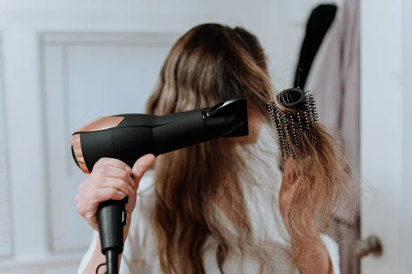 Si vous vous sentez épuisé en effectuant des tâches que vous accomplissez habituellement facilement, comme vous sécher les cheveux, cela pourrait être une source de préoccupation.