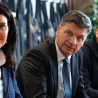 Éducation au consentement : des divisions au sein de la coalition émergent à cause de la guerre culturelle en classe alors que Jane Hume soutient les enseignants