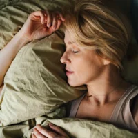 Pourquoi votre sommeil coupable du week-end peut être bon pour votre santé