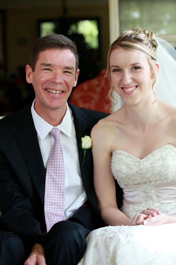 L'écrivain avec Ross le jour de son mariage.