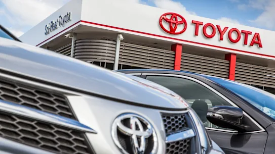 La police affirme avoir démantelé un syndicat du crime international ciblant les Toyota haut de gamme et les expédiant à l'étranger.