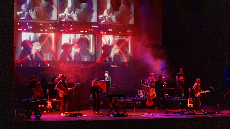 Énergie joyeuse et humour rauque se rencontrent dans ce concert cinq étoiles