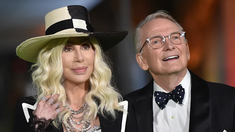 Le créateur de mode Bob Mackie est décédé à l'âge de 87 ans
