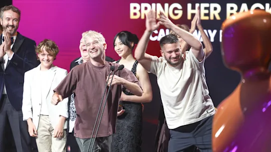 Point culminant : l'équipe de Bring Her Back après avoir remporté le prix du meilleur film aux AACTA Awards en février. 