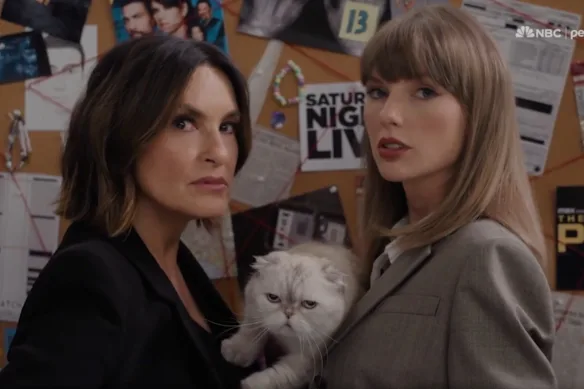 Mariska Hargitay et Taylor Swift avec son chat Olivia Benson dans le sketch des Emmys Law and Order.
