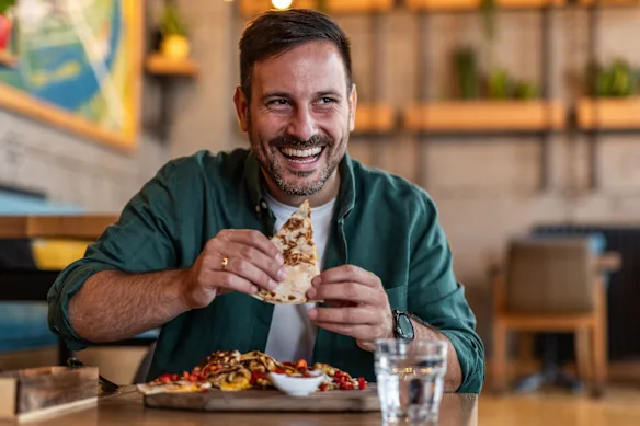 La mauvaise haleine après avoir mangé des aliments au goût prononcé est normale, mais elle ne doit pas être persistante.