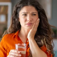 Les cinq symptômes subtils que les dentistes disent que vous ne devriez jamais ignorer