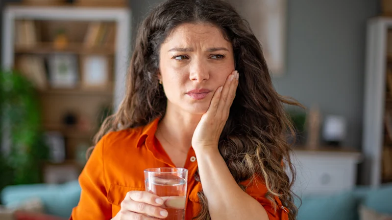 Les cinq symptômes subtils que les dentistes disent que vous ne devriez jamais ignorer